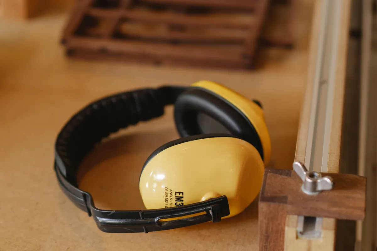 Industrial ear defenders for hearing protection